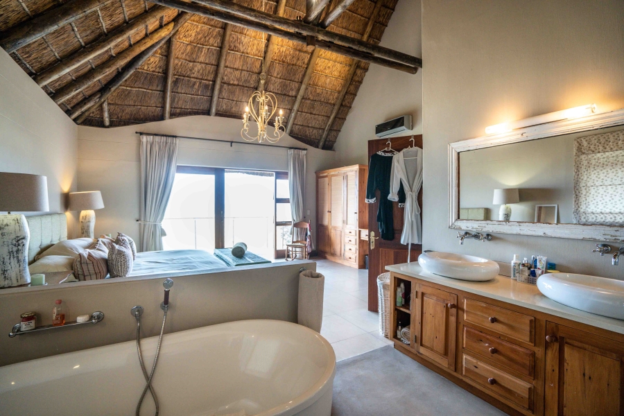 4 Bedroom Property for Sale in Kleinemonde Eastern Cape